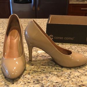 Patent nude pumps